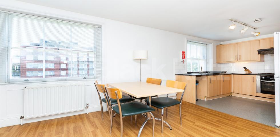 			MINS TO UCL, SOAS & LSE, 4 Bedroom, 1 bath, 1 reception Flat			 Bedford Place, BLOOMSBURY